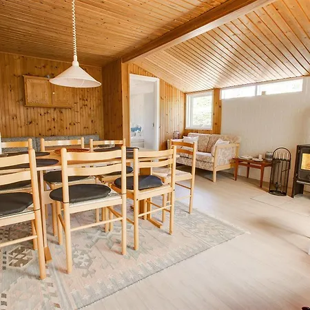 Three-bedroom Holiday In * Hals