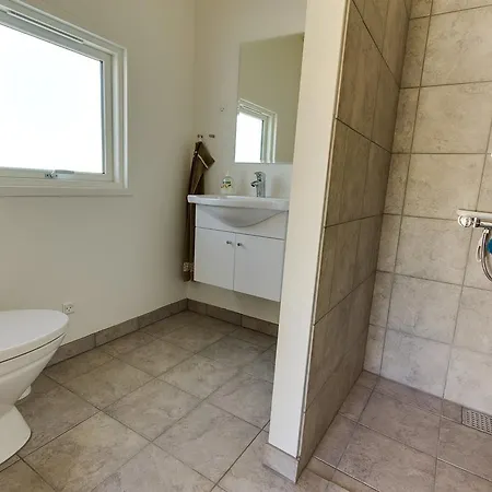 Three-bedroom Holiday In * Hals